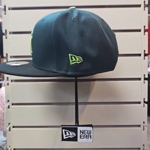 Load image into Gallery viewer, New Era New York Yankees Big League Chew Swingin&#39; Sour Apple 9Fifty Snapback (60506850)
