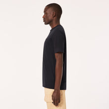 Load image into Gallery viewer, Oakley Relax Tee 2.0 Blackout (404900-O2E)