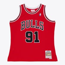 Load image into Gallery viewer, Mitchell &amp; Ness Dennis Rodman Chicago Bulls 1997-98 Red Swingman Player Jersey (200105527)
