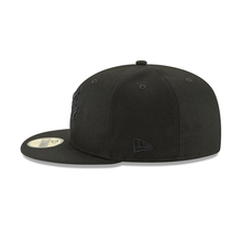 Load image into Gallery viewer, New Era Toronto Blue Jays Black and Black Basic 59Fifty Fitted (11591094)