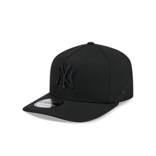 Load image into Gallery viewer, New York Yankees 9Fifty Basic Black on Black AF Snapback (60587152)