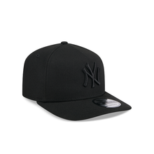 Load image into Gallery viewer, New York Yankees 9Fifty Basic Black on Black AF Snapback (60587152)