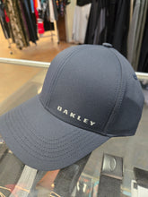 Load image into Gallery viewer, Oakley Twill Cap Blackout (901084-02E)