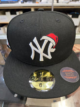 Load image into Gallery viewer, New Era New York Yankees Santa Hat Exclusive Collection 59Fifty Fitted (01111825)