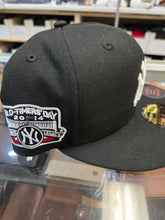 Load image into Gallery viewer, New Era New York Yankees Santa Hat Exclusive Collection 59Fifty Fitted (01111825)