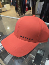 Load image into Gallery viewer, Oakley Twill Cap Flame Red(901084-4CH)