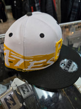Load image into Gallery viewer, New Era Pittsburgh Pirates 9Fifty Swept Snapback (60805744)