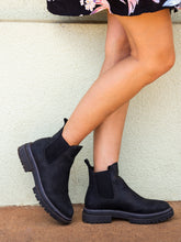 Load image into Gallery viewer, Roxy Lorena Chelsea Boots Black